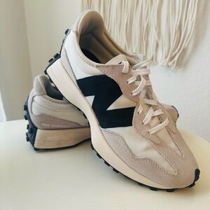 New Balance 327 Sea Salt White &  Black, 8.5 Women’s EEEUC